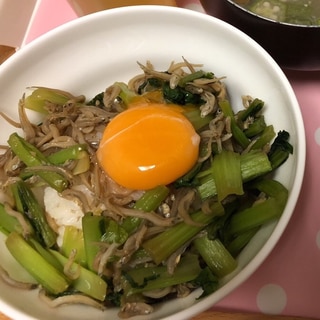 カルシウムたっぷり☆小松菜としらすの炒め物